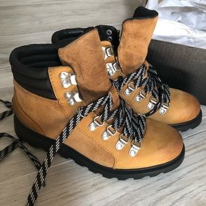 Sorel Ainsley Conquest Boots